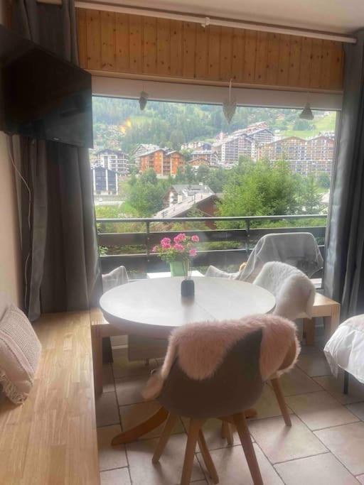 Sunny Swiss Mountain Studio In Centre By Jolidi 南达 外观 照片
